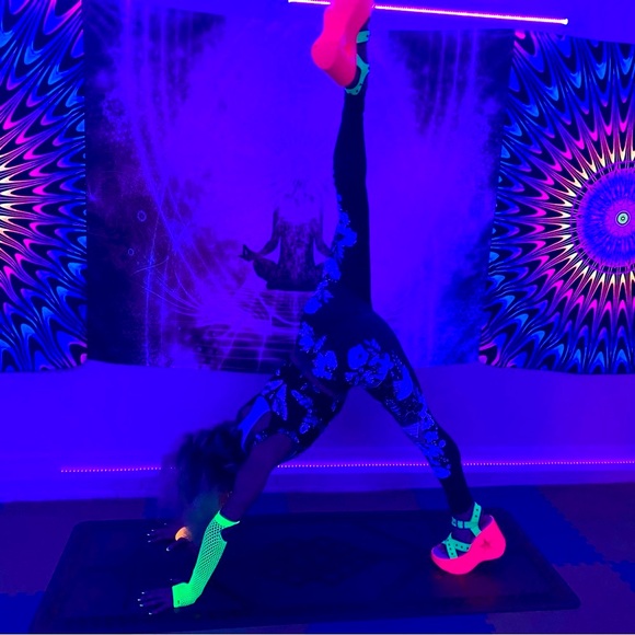 Meet your Posher, Andrea - Picture 6 of 6